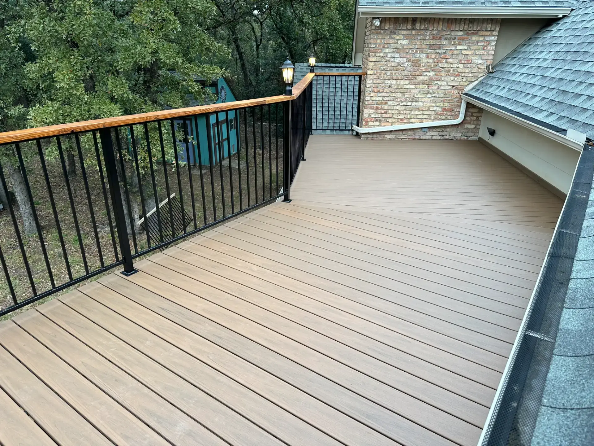 Modern outdoor deck design
